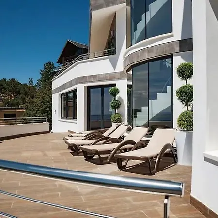 Casa De Mar. Terrace & Infinity Pool Villa *